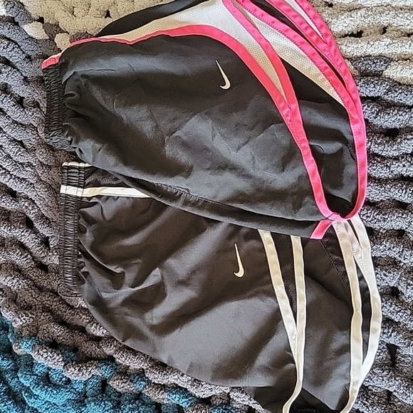 Bundle-Nike shorts - Picture 6 of 7